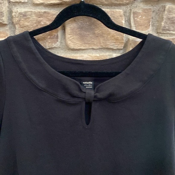 Rafaella Studio Woman black T-shirt with keyhole neckline. Size 1X - Picture 3 of 7